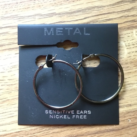 Metal Jewelry - NWT Metal silver hoop earrings Nickel Free